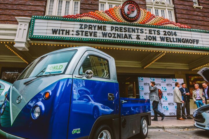 Paramount marquee announcing ETS 2014: the establishing shot for the first years (ETS 2014)
